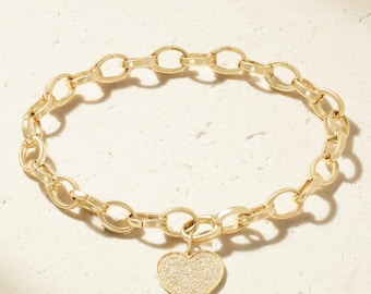 Pulseira Rolo com pingente de coração cravejado em ouro 14K e corrente de elos ovais planos.