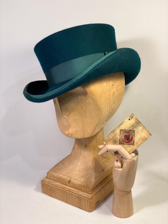 Low derby hat 2025