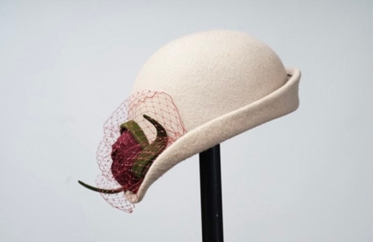 Vintage Style, Flapper, Ivory Cloche Hat, 1920s, Art Deco  display picture 1
