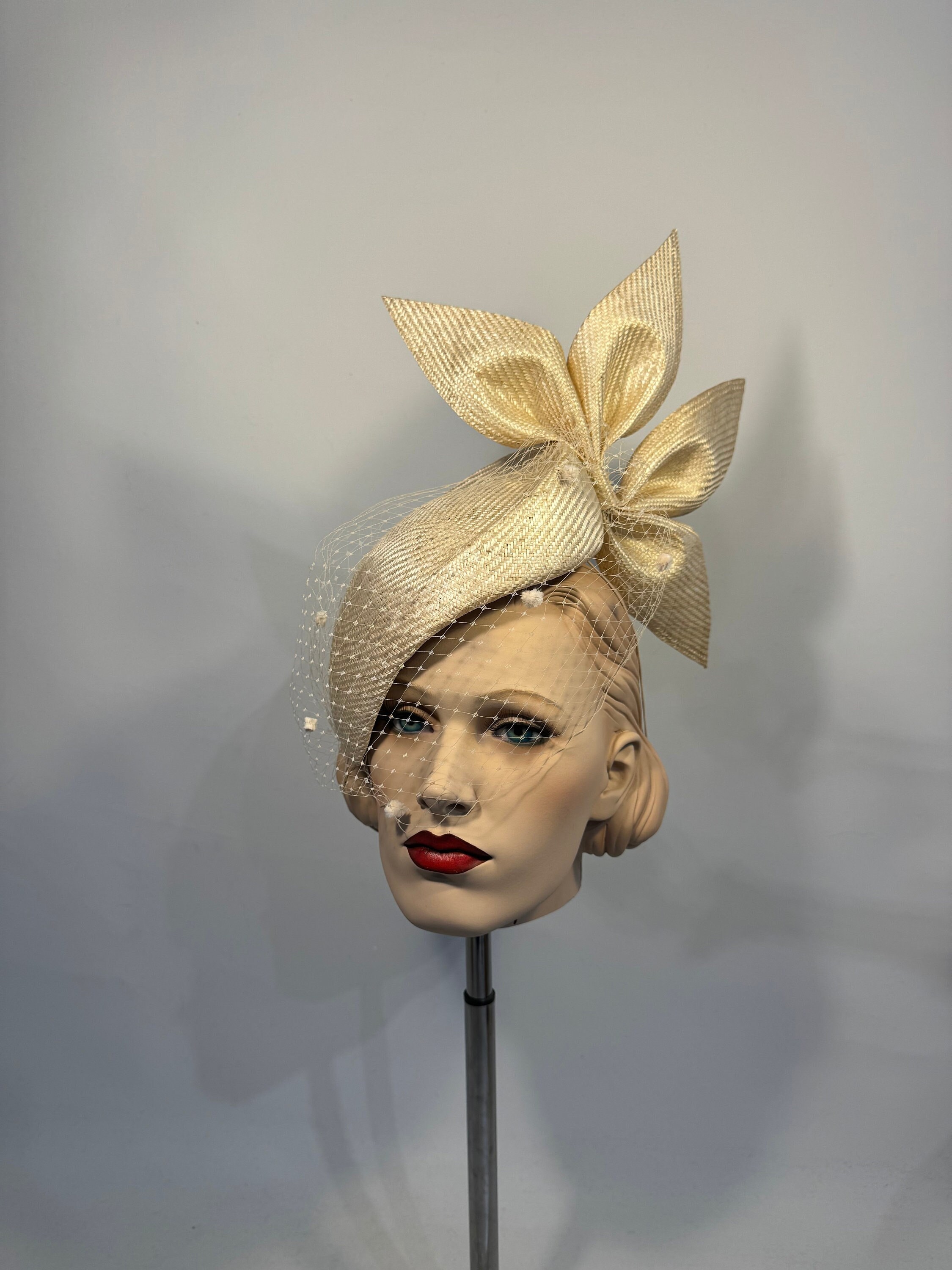 Couture parasisal fascinator with bow, headpiece, Kate Middleton style, millinery veil, Royal Ascot,Kentucky Derby,hat,races,straw hat