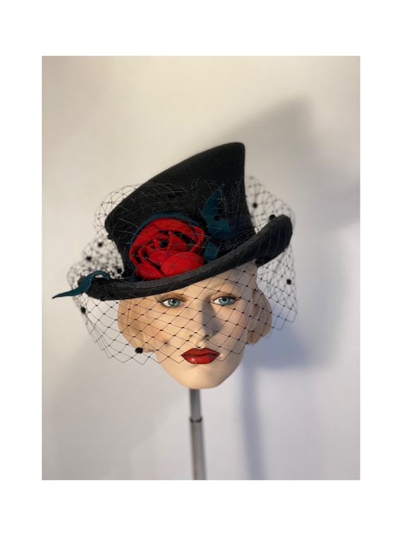 Top hat with eyes and ribbon flowers, plus Yale inscription. Black wool. Asymmetric Top Hat With Black Ribbon, Wool Felt Hat, Women  main image 3