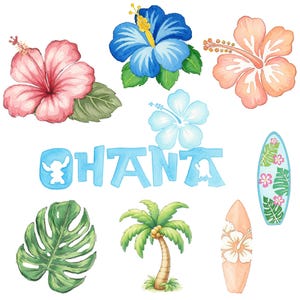 Puede incluir: Una colecci&oacute;n de ilustraciones en acuarela que presenta flores de hibisco rosas, azules y color melocot&oacute;n, una hoja de monstera verde, una palmera, dos tablas de surf y la palabra OHANA en letras azules con una silueta de personaje.