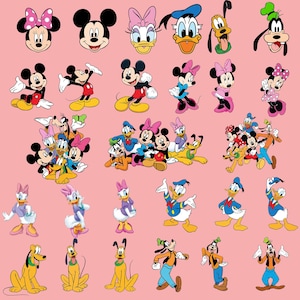 Può includere: Una collezione di illustrazioni dei personaggi Disney su uno sfondo rosa chiaro, che ritrae Topolino, Minnie, Paperino, Paperina, Pluto e Pippo in varie pose, inclusi ritratti, figure a figura intera e scene di gruppo.