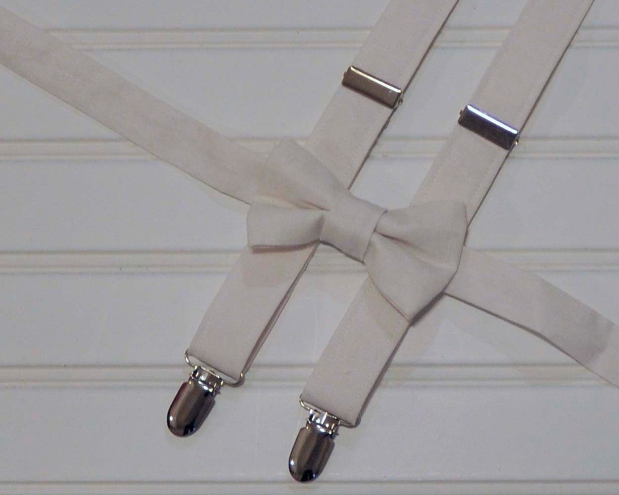 Boys linen bow tie and suspenders, white linen suspenders and bowtie in many colors, Rustic Wedding ring bearer outfit or Baptism