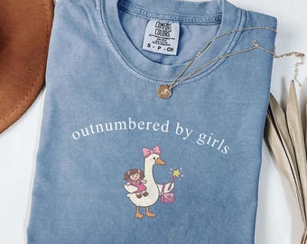 Camiseta Comfort Colors® Outnumbered By Girls, Camiseta Girl Dad Goose, Camiseta divertida para papá, Camiseta para papá de hijas, Camiseta de paternidad, Camiseta linda para papá de niña