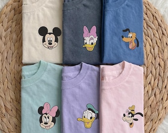 Camiseta bordada de Mickey y sus amigos en colores cómodos, camiseta bordada para viaje a Disney, camiseta a juego para vacaciones en Disney World.