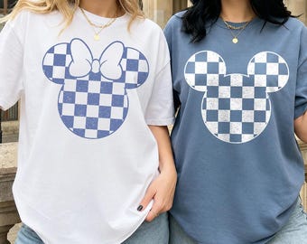 Camiseta Comfort Colors Mickey a cuadros con orejas de Mickey desgastadas, camiseta retro con orejas de Minnie, camiseta de Minnie Disneyland, camiseta para vacaciones familiares en Disney