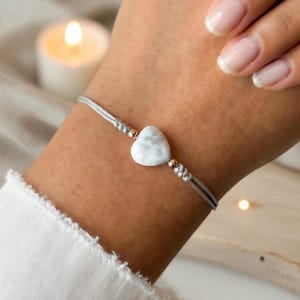 Howlite bracelet, natural Howlite stone dainty bracelet, healing gemstone, patience crystal , adjustable Crystal bracelet