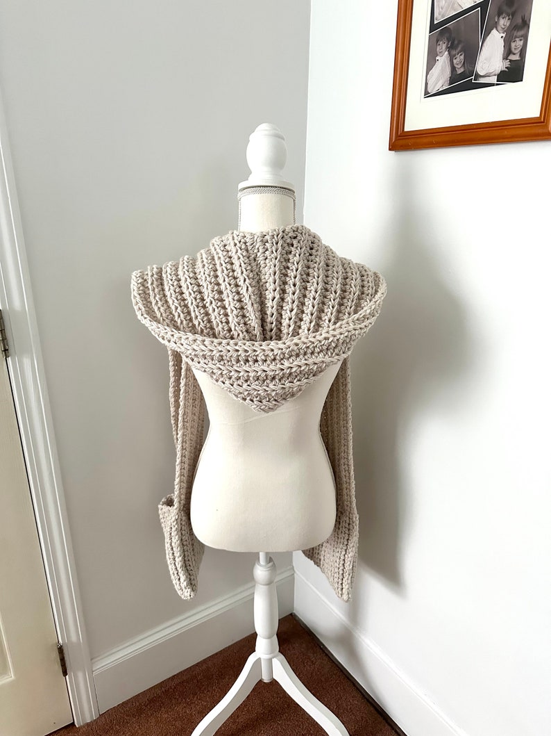 Hooded Pocket Scarf Crochet Pattern, Chunky Scarf Pattern image 4