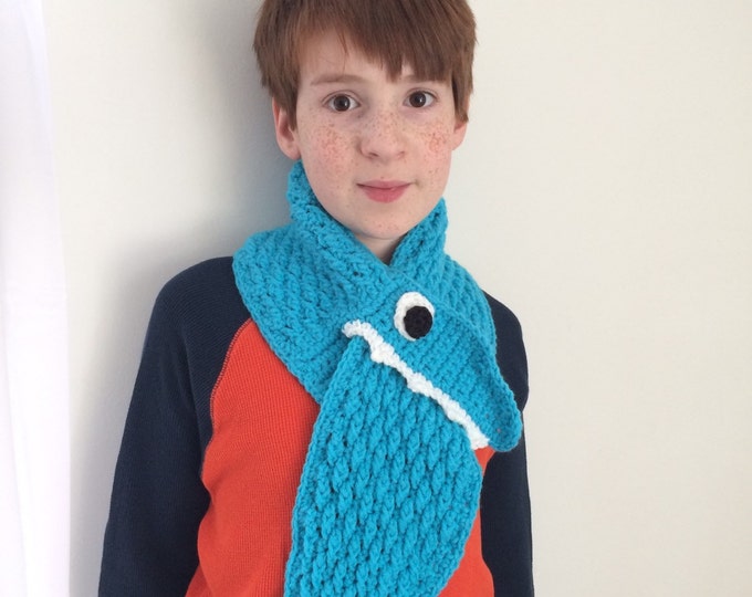 Child’s Keyhole Alligator Scarf