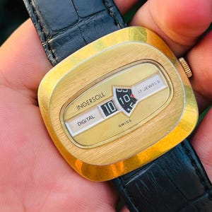 Vintage Ingersoll Swiss Digital Jump Hour Watch / 17 Jewels Mechanical Hand-Wind Gold Tone TV Screen Men Watch / Rare Collector's Timepiece