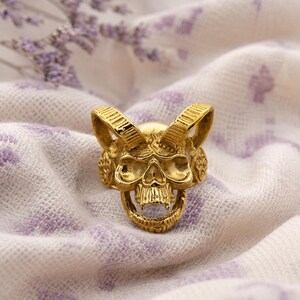 Anello con teschio di ariete, anello gotico con corno del diavolo, anello vistoso con teschio in ottone, gioielli biker punk, anello heavy metal, regalo gotico per uomo e donna