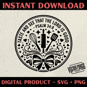 Puede incluir: Diseño digital en blanco y negro con el texto "INSTANT DOWNLOAD" en la parte superior. El diseño presenta un emblema circular con el texto "TASTE AND SEE THAT THE LORD IS GOOD - PSALM 34:8". Incluye utensilios de cocina y elementos decorativos.