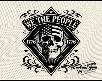 Puede incluir: Diseño digital en blanco y negro con una calavera con un motivo de la bandera estadounidense. El texto "WE THE PEOPLE" está encima de la calavera, con "1776" a cada lado. También están presentes las palabras "INSTANT DOWNLOAD" y "DIGITAL PRODUCT - SVG + PNG".