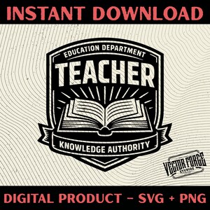 Op de afbeelding: Zwart-witte digitale afbeelding met de tekst "INSTANT DOWNLOAD" bovenaan. De afbeelding toont een schildontwerp met het woord "TEACHER", een open boek en de tekst "KNOWLEDGE AUTHORITY". De onderste tekst luidt "DIGITAL PRODUCT - SVG + PNG".