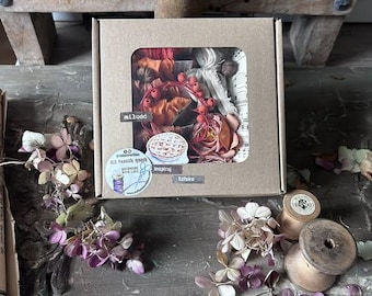 Vintage ORANGE Crinkle Ribbon Box