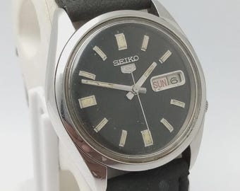 Seiko 5 Automatic 7009-8210 Day Date Vintage Mens Watch Japan Made