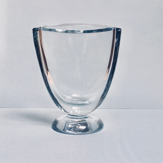 Strombergshyttan Sweden Crystal  Vase、花器 Strömbergshyttan Pale Blue Crystal Vase Hand-Engraved Viking