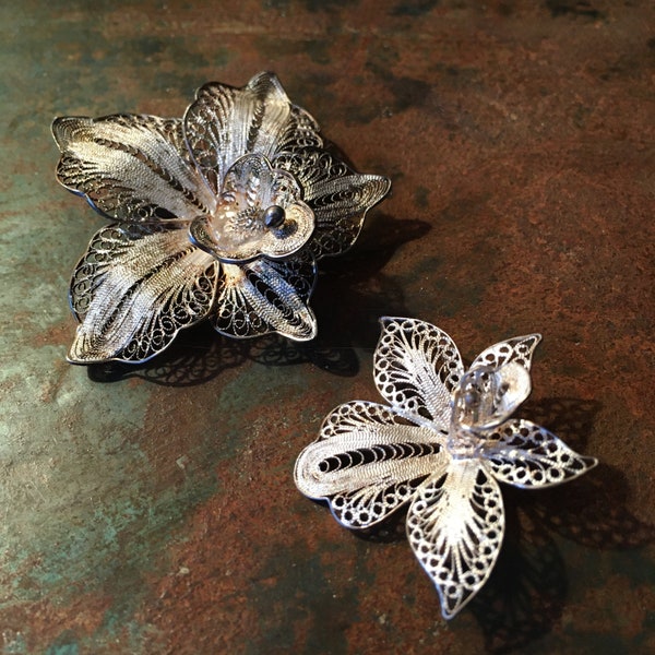 Vintage Daffodil Pins Silver Filigree Flower Brooches  Mother/Daughter Javanese c.1950s