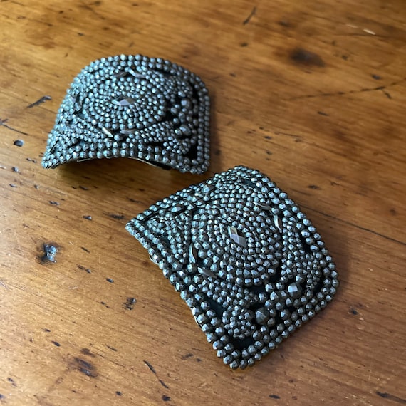 Fashion store shoe buckles