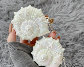Funda para AirPods con diseño de concha, asa de perlas y dije dorado: funda protectora decorativa con forma de concha marina para AirPods, regalo para amantes del océano.