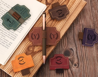 Marque-page en cuir personnalisé avec porte-stylo, fermeture magnétique gravée