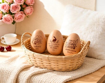 パーソナライズされた木製イースターエッグ、イースターギフト、赤ちゃんの初めてのイースター、モンテッソーリベビーラトル