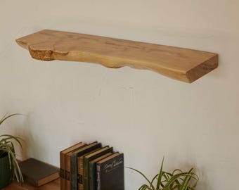 Mensola sospesa in legno di acacia con bordo vivo: arredamento rustico in stile fattoria, mensola per bagno e cucina