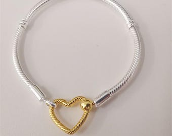 Nueva pulsera Pandora Moments con eslabones en forma de corazón y cadena de hueso de serpiente.