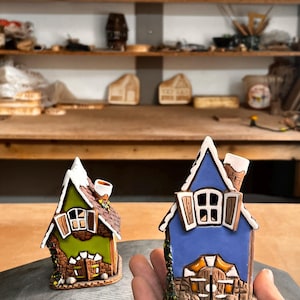 Handgjort Tiny House – Keramisk värmeljushållare och aromaoljediffusor