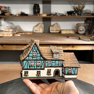 Handgjort keramiskt litet hus - Värmeljushållare och aromdiffusor - Samlarobjekt