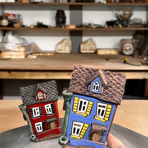 Handgjord Keramikhusminiatyr – Värmeljushållare och Aromdiffusor