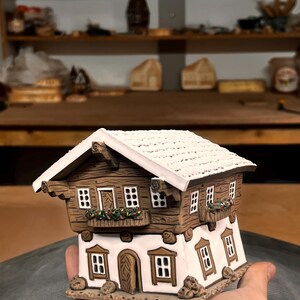 Handgjort keramiskt hus - Liten värmeljushållare för eterisk olja, rökelsebrännare, samlarobjekt