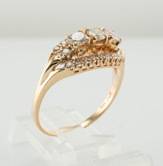 Anello fascia aperta in oro giallo e bianco con diamanti
