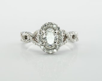 Anillo de compromiso ovalado vintage de oro blanco de 14 quilates con halo de diamantes, 1,14 quilates de peso total en diamantes