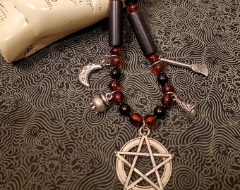 Amber and jet witches necklace deals