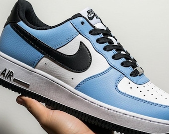 Zapatillas Air Force 1 personalizadas en color azul claro / Zapatillas personalizadas pintadas a mano l Regalo de San Valentín