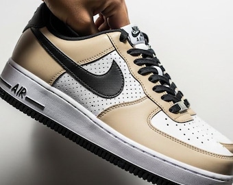 ベージュカラーのカスタムエアフォース1｜手描きのカスタムスニーカー l バレンタインギフト