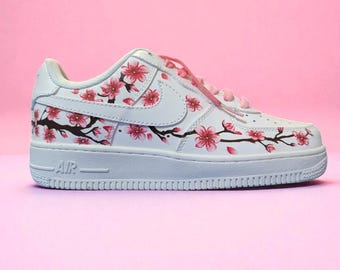 Sakura kersenbloesem handgeschilderde custom Air Force 1 sneakers l huwelijkscadeau voor bruid | Bruidsschoenen | Zomerhuwelijkscadeau voor haar