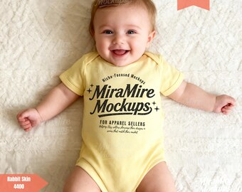 Baby-Mockup, Kaninchenhaut Mockups, Banane 4400, Babyparty-Mockup, Babyankündigungs-Mockup, meine ersten Ferien-Baby-Bodysuit-Mockups