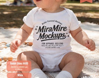 Sommer Baby Mockup, weiße Kaninchenhaut 4400 Mockup, Babyparty Mockup, Babymitteilung Mockup, Baby Modelle Lifestyle Mockup