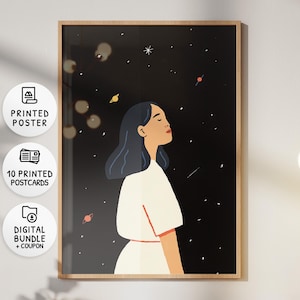 Könnte beinhalten: Gerahmter Kunstdruck mit einer Frau, die in einen Sternenhimmel blickt. Die Illustration hat einen schwarzen Hintergrund mit weißen Sternen und Planeten. Die Frau trägt ein weißes Kleid. Der Druck ist als Poster, Postkarten und digitales Bundle erhältlich.