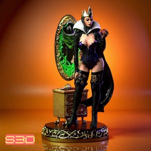 Op de afbeelding: Gedetailleerd beeldje van een koningin in een zwarte en paarse outfit, met een rode appel. Ze draagt een kroon en staat voor een spiegel met een groen gezicht. De basis heeft gouden accenten en het S3D Studio-logo is zichtbaar.
