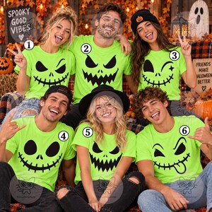 ウギー・ブギーの顔のハロウィンコスチュームシャツ、ネオングリーンのナイトメアー・ビフォア・クリスマスファミリーTシャツ、面白いディズニーランドの悪役グループお揃い衣装