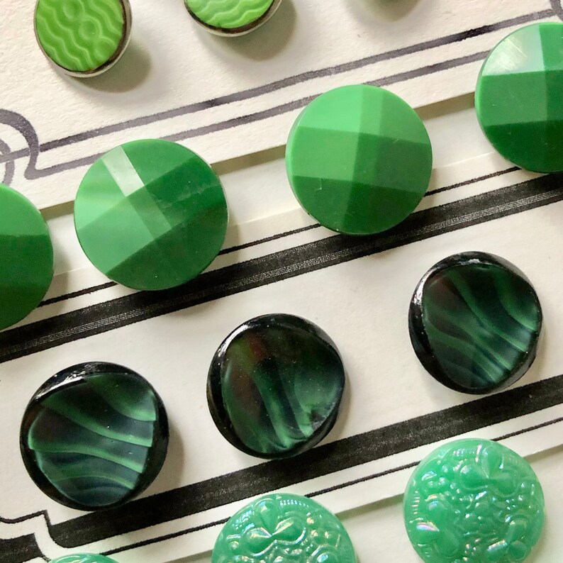Styles /& Designs Vintage Green Glass Buttons in Assorted Sizes