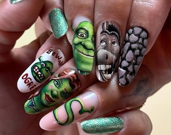 Uñas postizas de fantasía verde, diseño de ogro de cuento de hadas, uñas de personajes pintadas a mano, uñas con purpurina esmeralda, set brillante hecho a mano
