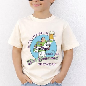 Buzz Lite Beer PNG, Maglietta divertente da papà Space Ranger, Abbigliamento Epcot Food and Wine, Bere in giro per il mondo, Abbigliamento uomo parco a tema, Regalo per papà