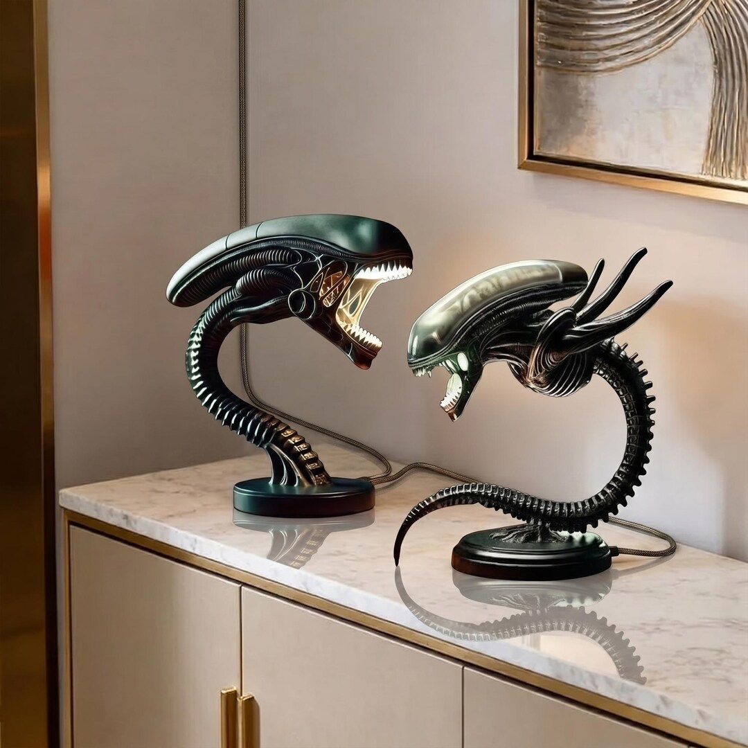 Alien Xenomorph Lamp, Sci-fi Desk Light, Horror Movie Inspired Night ...