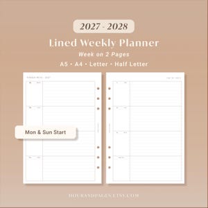 Può includere: Un inserto per agenda settimanale a righe 2027-2028 con layout su due pagine. La carta bianca presenta fori per raccoglitori e include testo per i formati A5, A4, Letter e Half Letter. Il layout mostra i giorni della settimana con opzioni Mon & Sun.