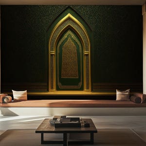 Peut inclure: Scène d'intérieur avec un mur vert foncé et une porte voûtée dorée. Un long canapé bas marron avec des coussins est placé devant le mur. La pièce a une esthétique moderne, mais traditionnelle, avec des murs aux tons neutres et des canapés bleu foncé.